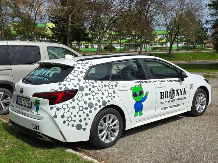 Toyota Corolla combi s polepom a bublinkovým vzorom